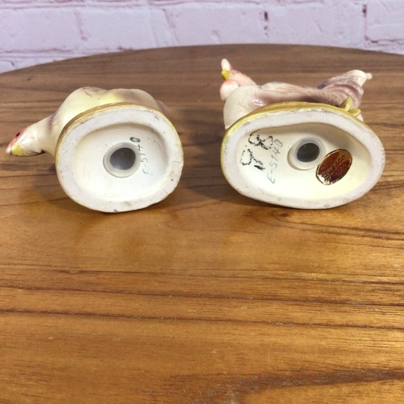 Vintage Enesco Japan Ceramic Chicken Salt And Pepper Shaker Pair - Picture 7 of 9